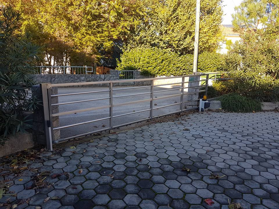 Inox slide gate