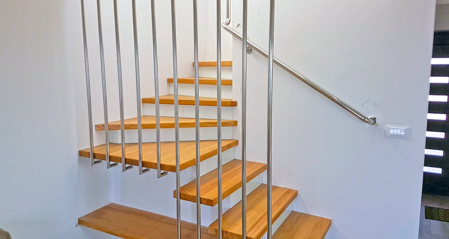 madra Inox handrail and fence on staircase