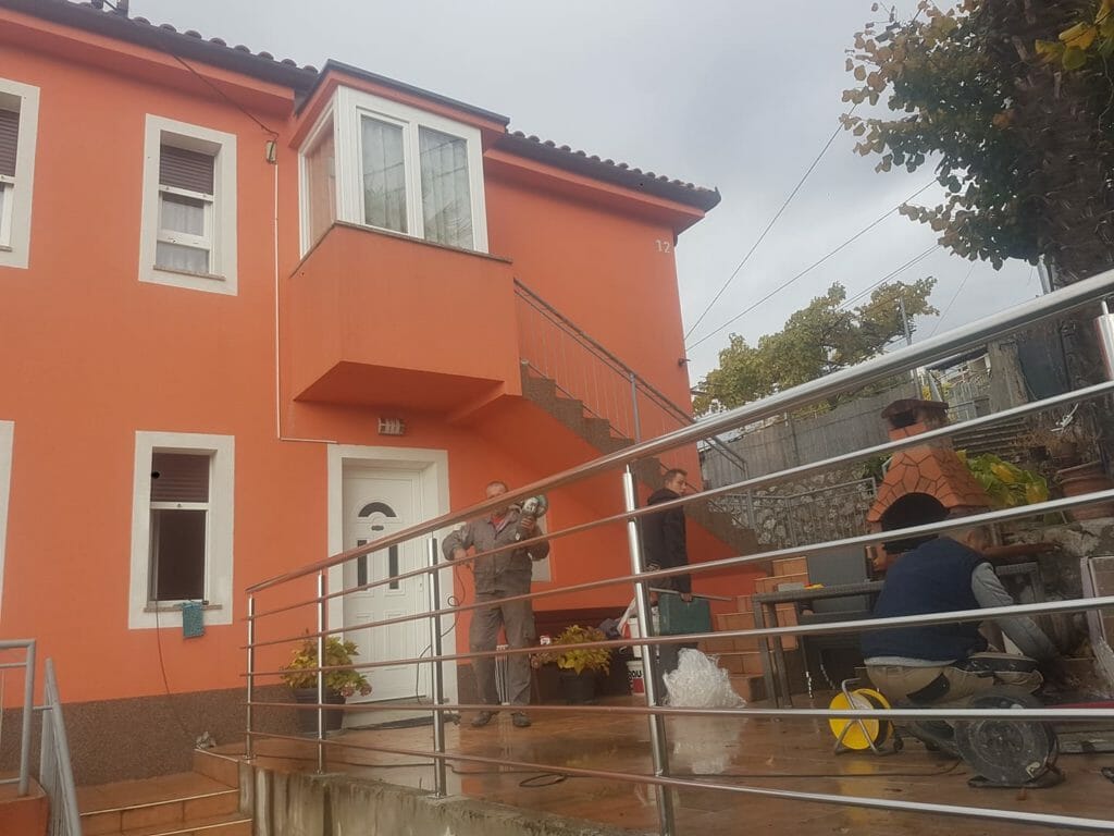 Orange house inox fence