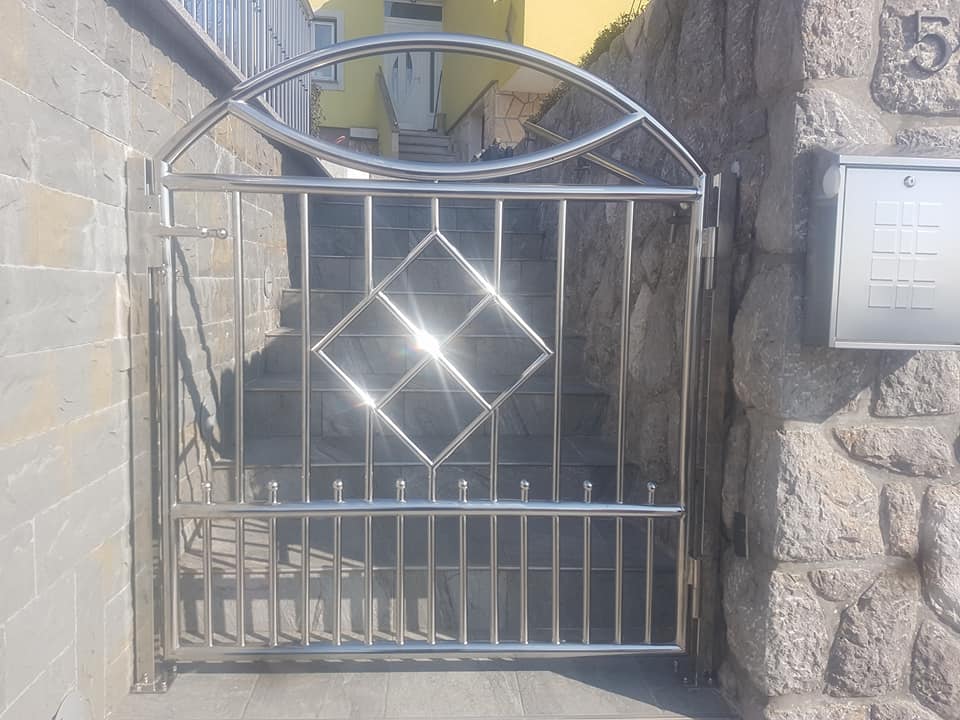 Small inox gate