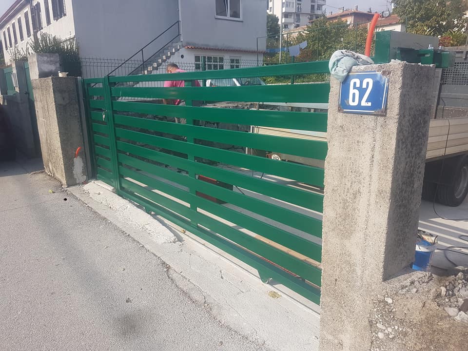 Iron green gate yard